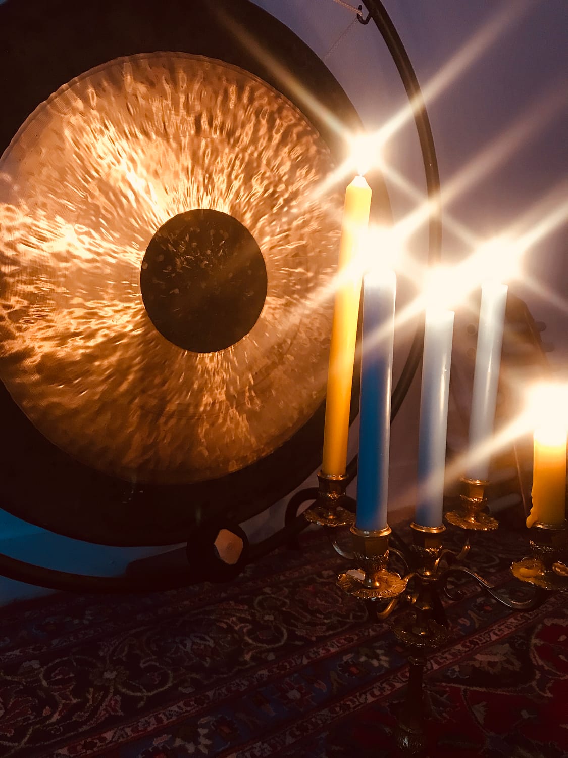 Comment les instruments et les bougies sont utilisées dans l'Art de Vivre de l'Être Unifié ?